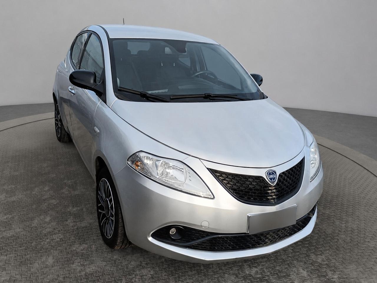 Lancia Ypsilon 1.0 FireFly 5 porte S&S Hybrid Ecochic Silver