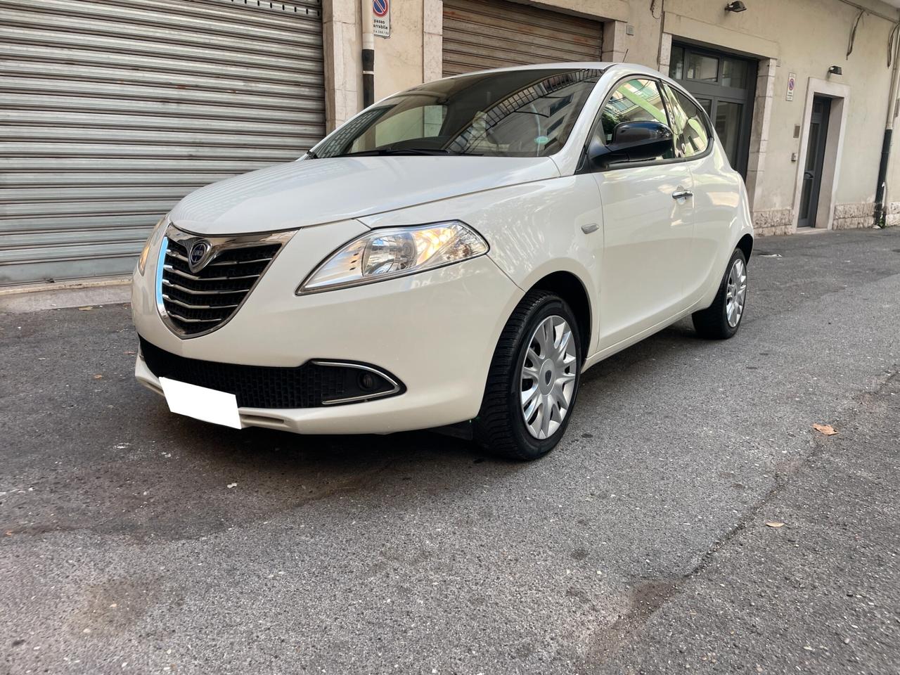 Lancia Ypsilon 1.2 69 CV 5 porte GPL Ecochic Silver