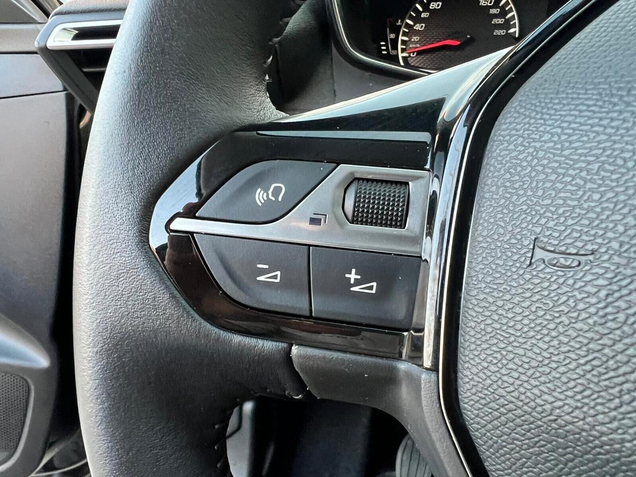 PEUGEOT 208 1.2 PURETECH 75CV 2023!!!