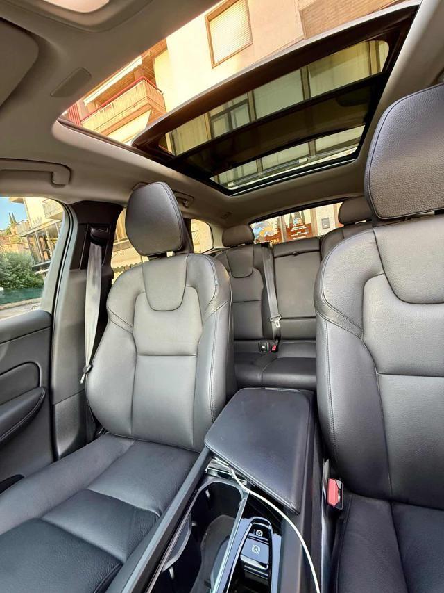 VOLVO XC60 B4 (d) AWD automatico Ultimate Dark