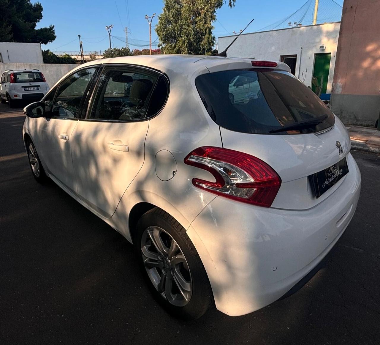 Peugeot 208 1.4 HDi 68 CV 5 porte Allure
