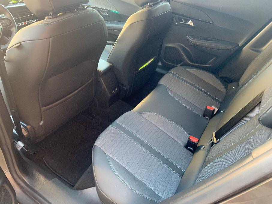 Peugeot 2008 PureTech 130 S&S Allure Pack