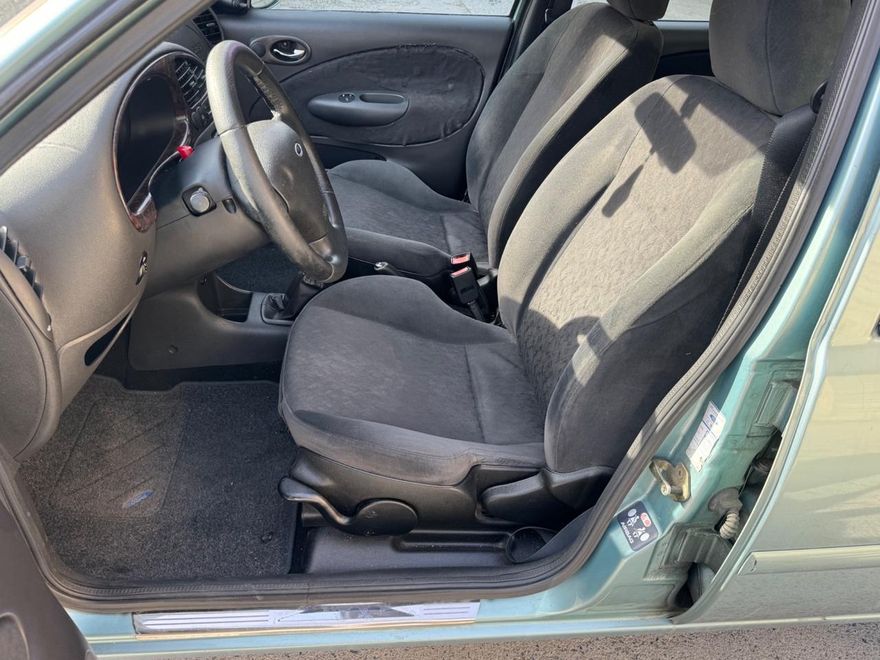 Ford Fiesta 1.2i 16V cat 5 porte Ghia