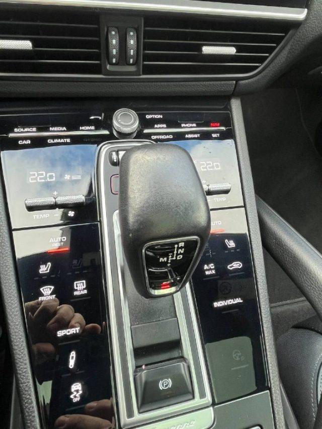 PORSCHE Cayenne 3.0 V6