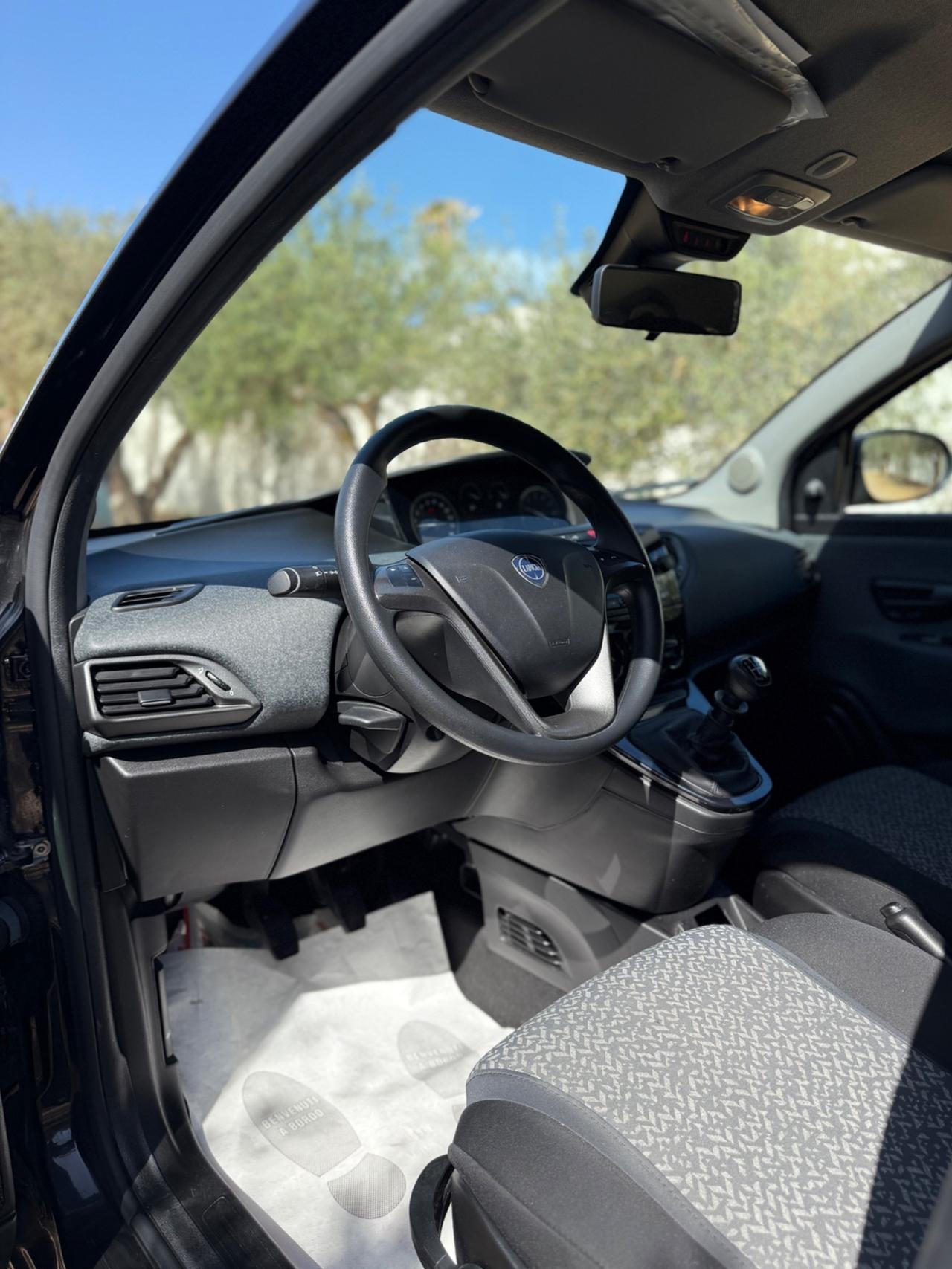 Lancia Ypsilon 1.0 FireFly 5 porte S&S Hybrid Silver Plus