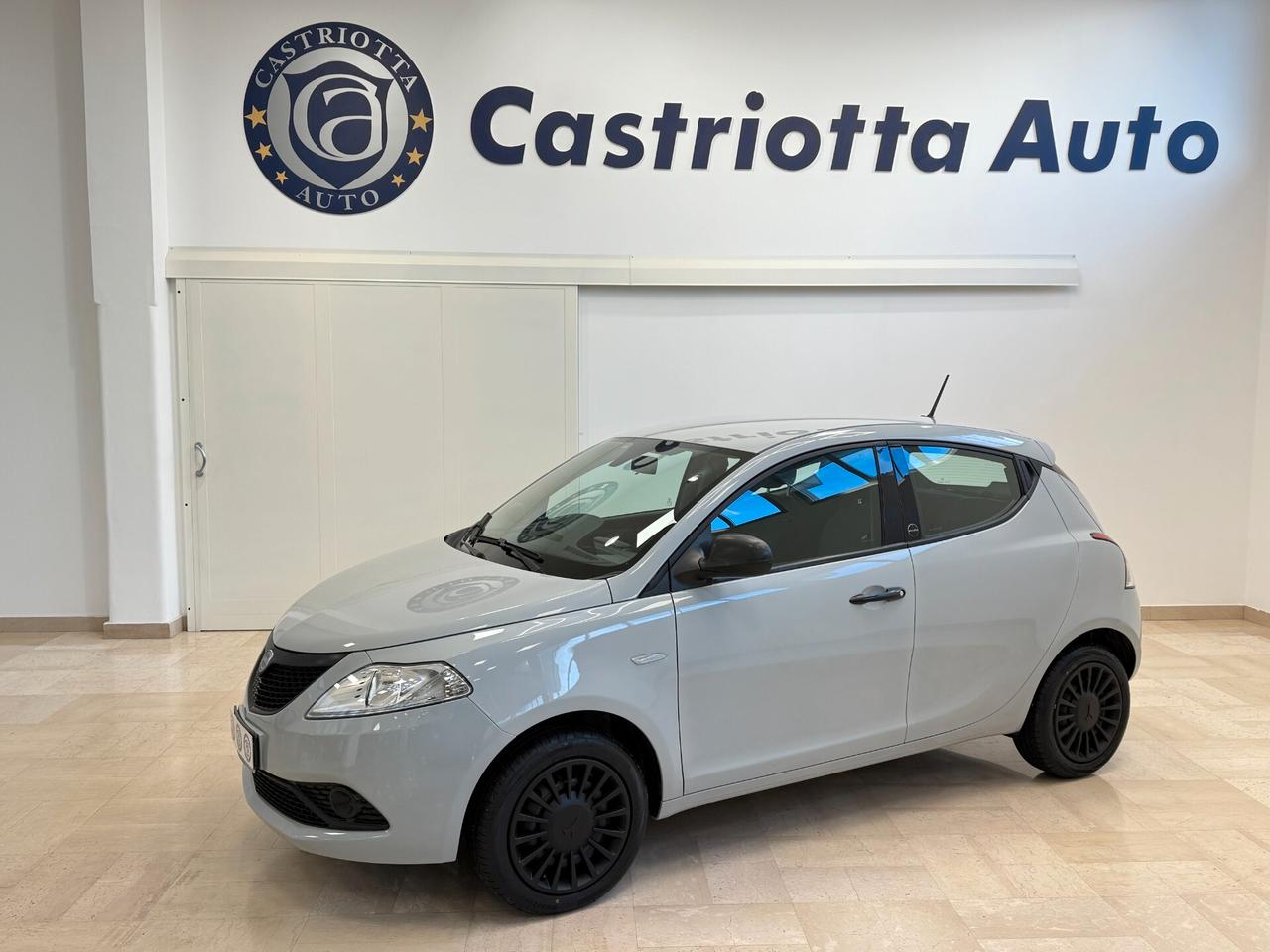 Lancia Ypsilon 1.0 firefly hybrid ecochic