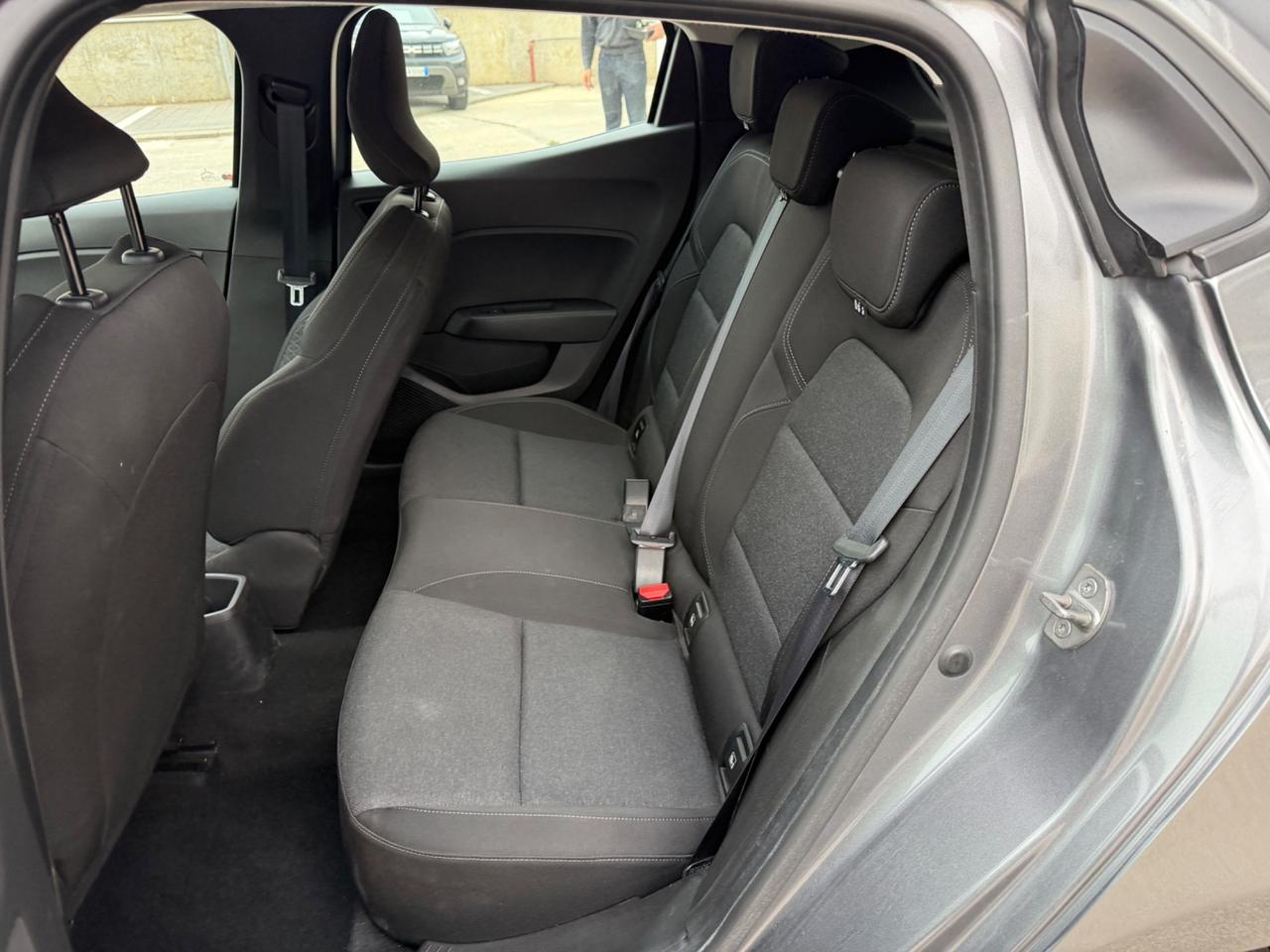 Renault Clio TCe 90 CV Equilibre solo 9000 km