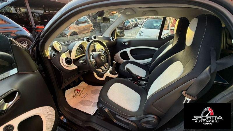 smart fortwo FARI LED TETTO PANORAMICO RATA MENSILE 133,00 fortwo 70 1.0 Passion