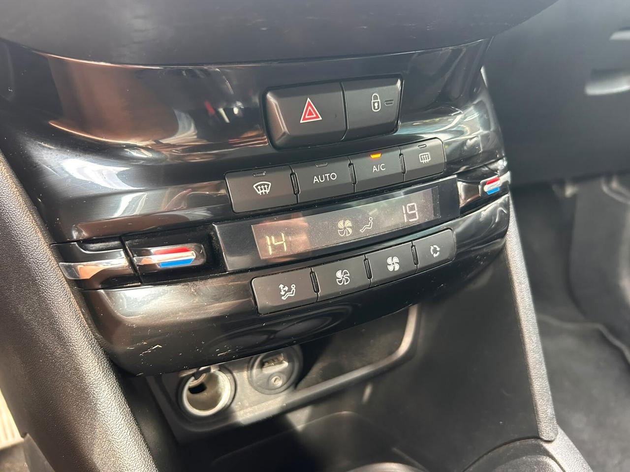 Peugeot 208 PureTech 82 5 porte Allure