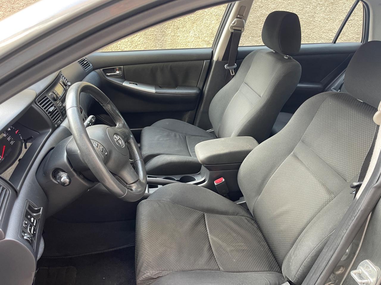 Toyota Corolla 1.4 D-4D M-MT 5p uni prop