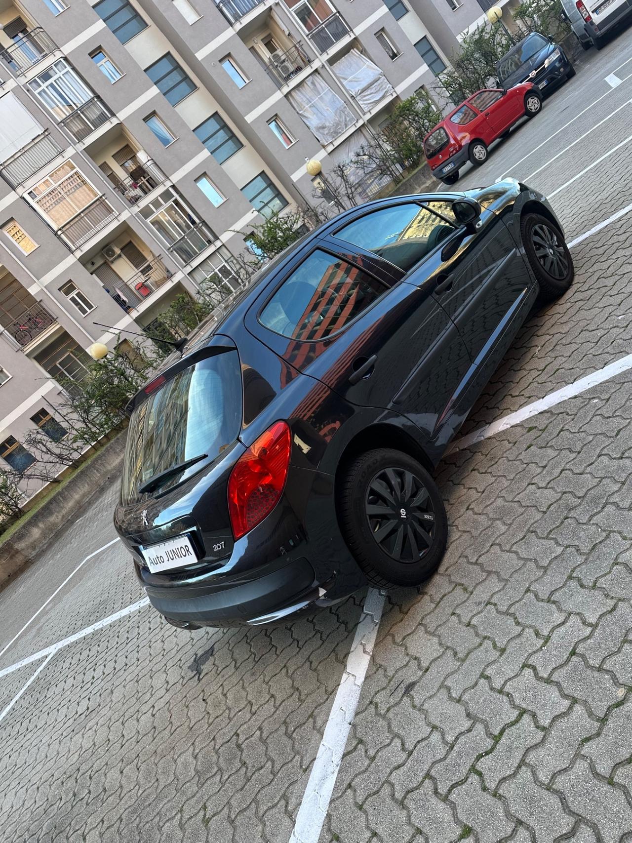 Peugeot 207 1.4 8V 75CV 5p. ONE Line