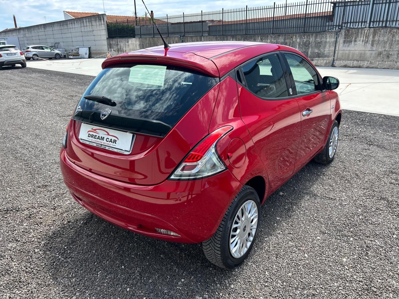 Lancia Ypsilon 0.9 TwinAir 85 CV 5 porte Metano Ecochic Platinum