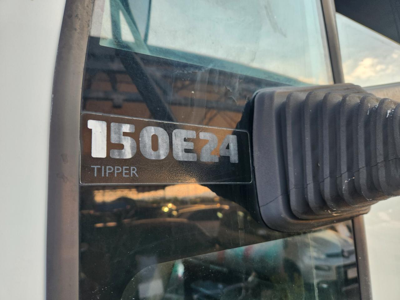 150E24 TIPPER RIBALTABILE TRILAT