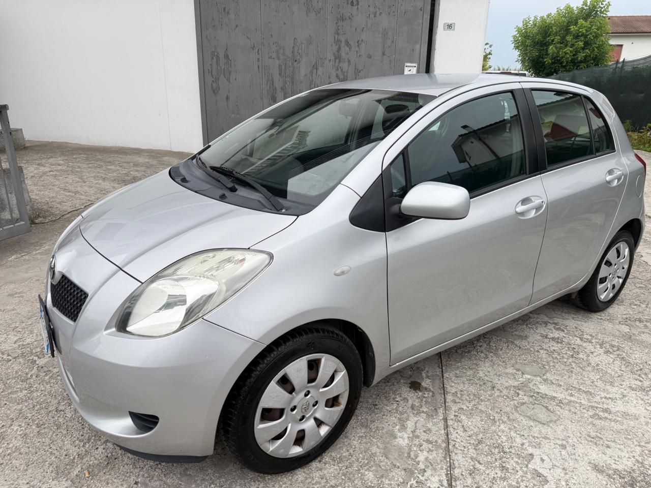 Toyota Yaris 1.0 5P. NEOPATENTATI NO BLOCCHI
