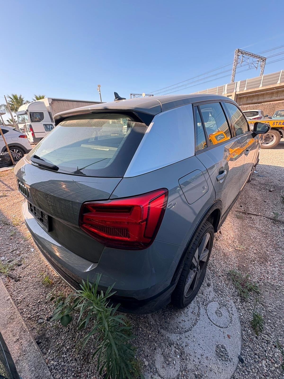 Audi Q2 35 TDI S tronic Identity Black