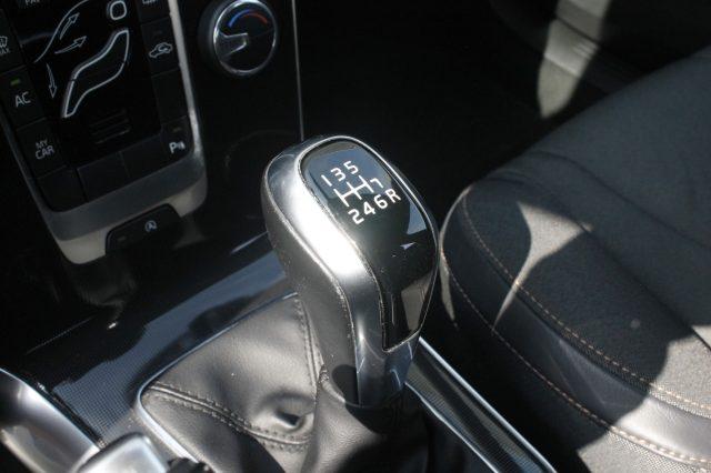 VOLVO V40 Cross Country D2 Business FULL-LED
