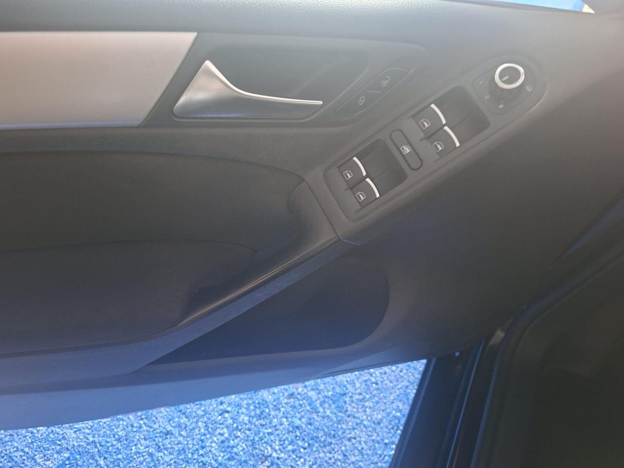 Volkswagen Golf 1.4 benzina garantita 12 mesi