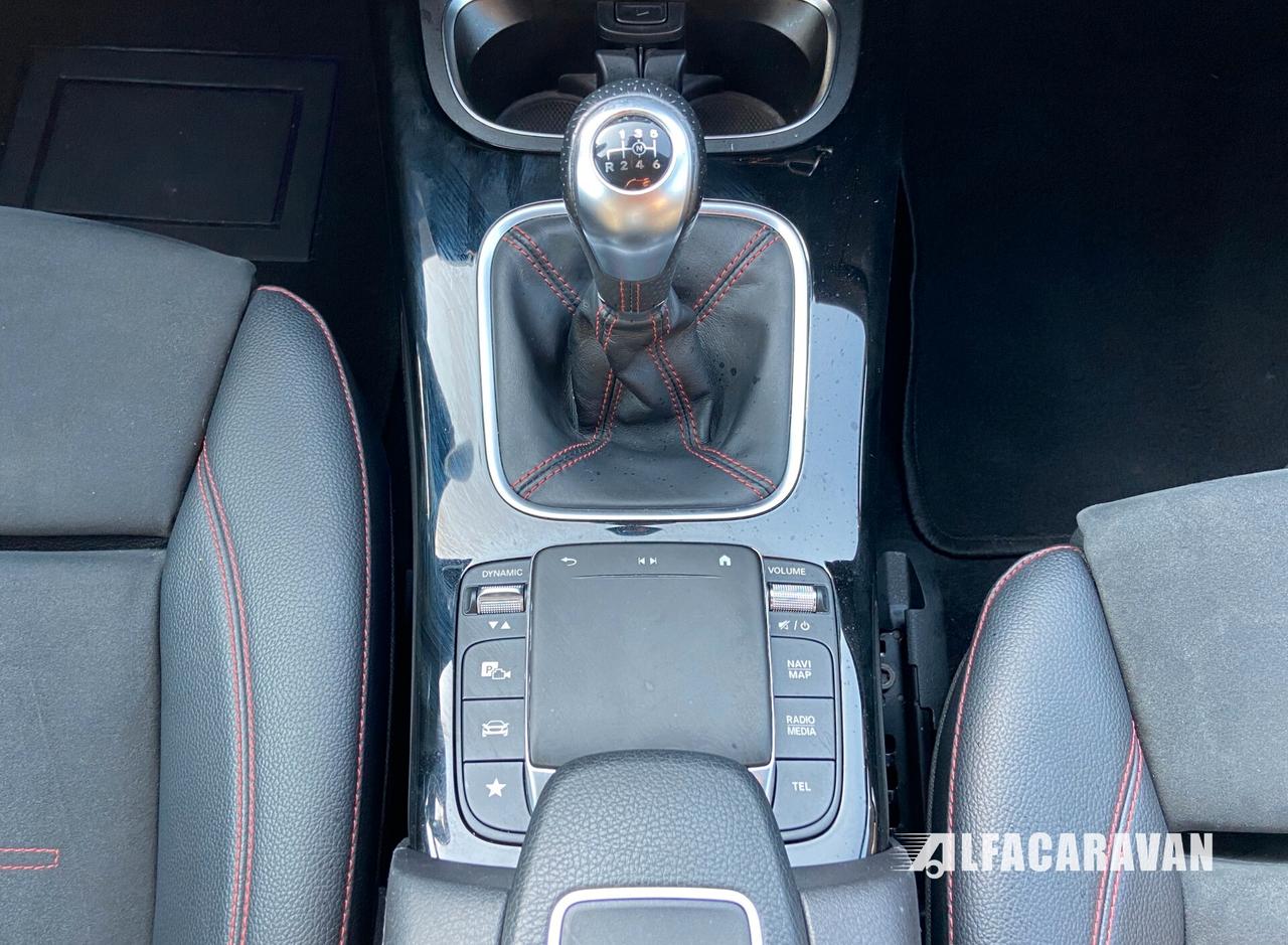 Mercedes-Benz A 180d Premium AMG Line