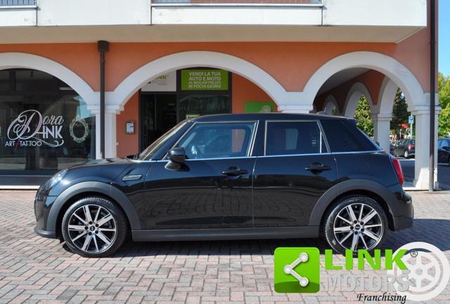 MINI Cooper 1.5 Cooper Classic Piano Black exterior