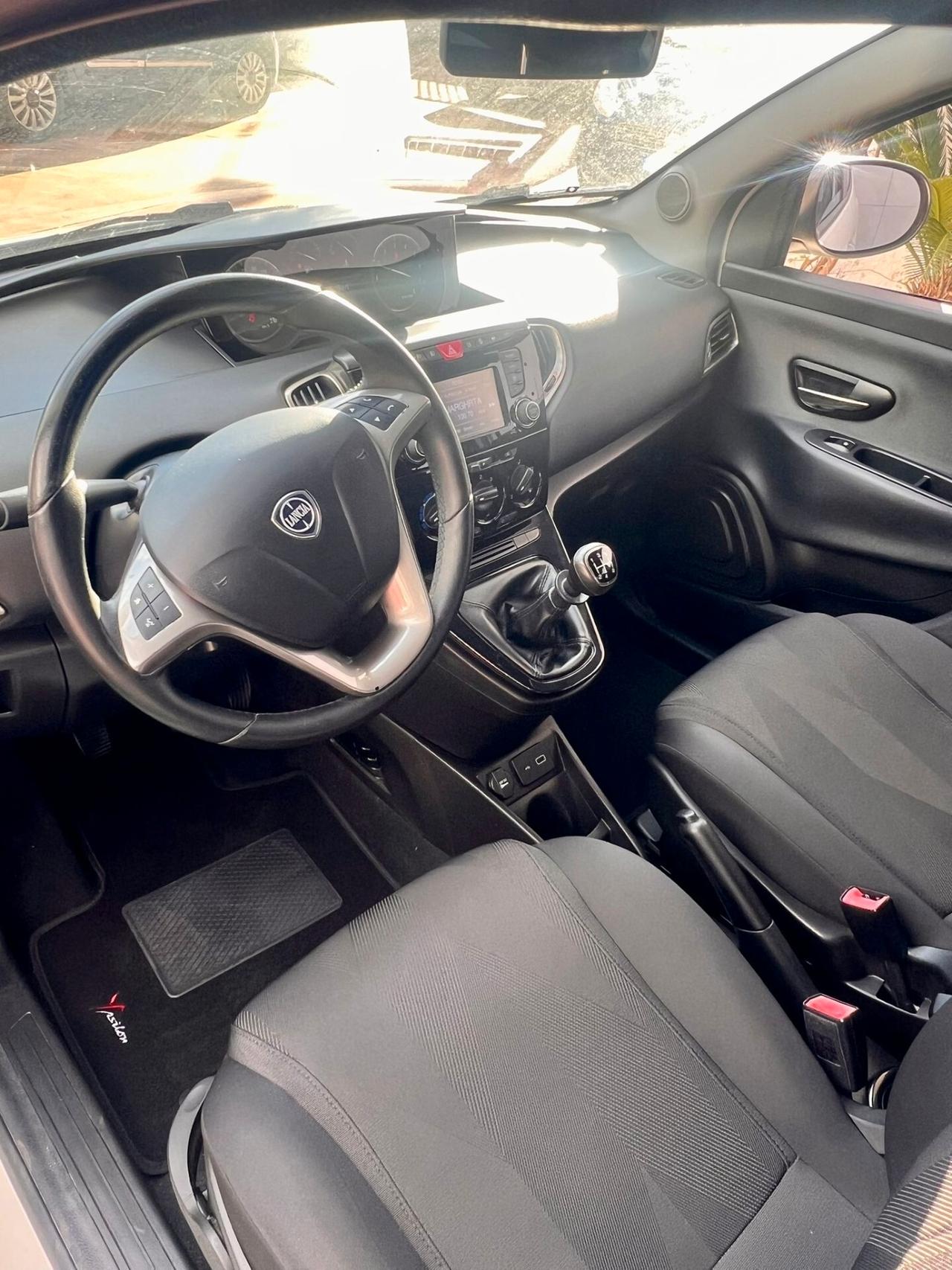 Lancia Ypsilon 1.2 69 CV 5 porte Gold