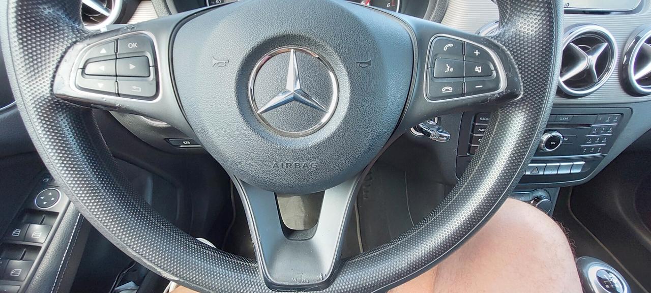 MERCEDES B180 PREMUIM 1,5 DIESEL 110 CV NAVI TELEFONO RETROCAMERA FULL FULL