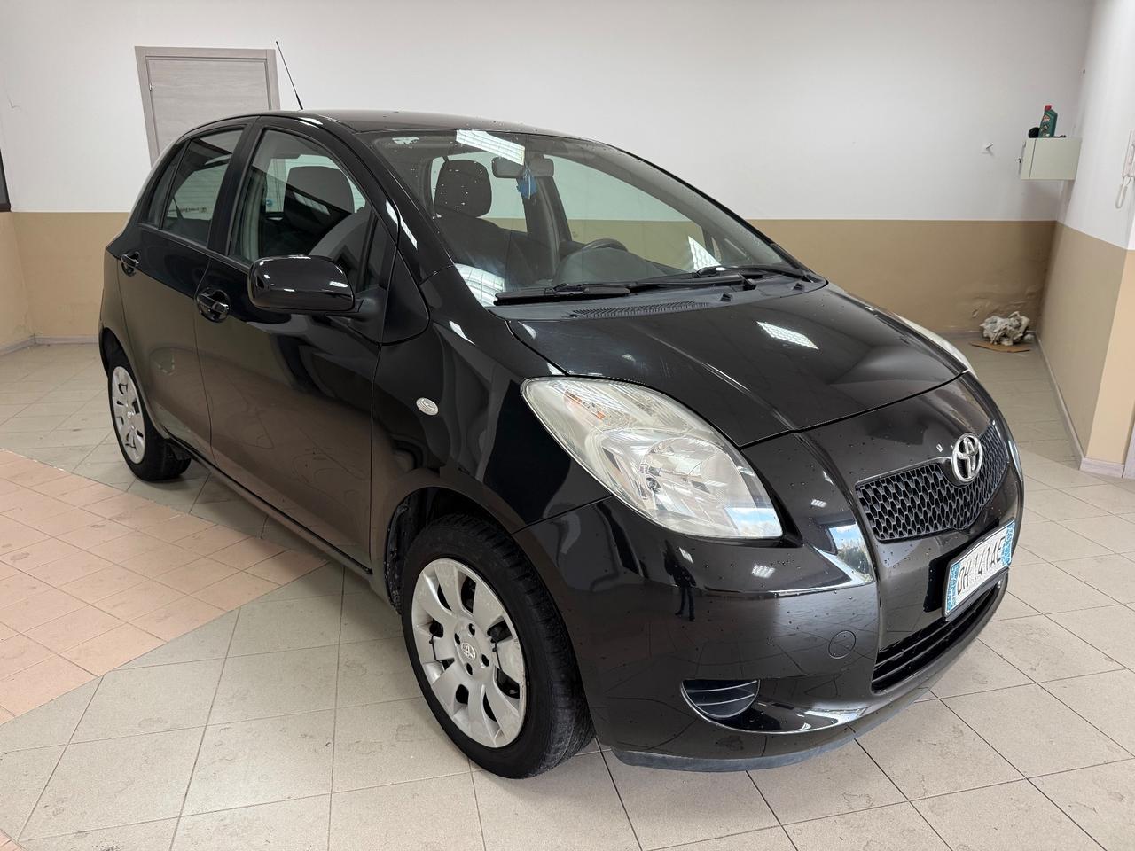 Toyota Yaris 1.0 5 porte