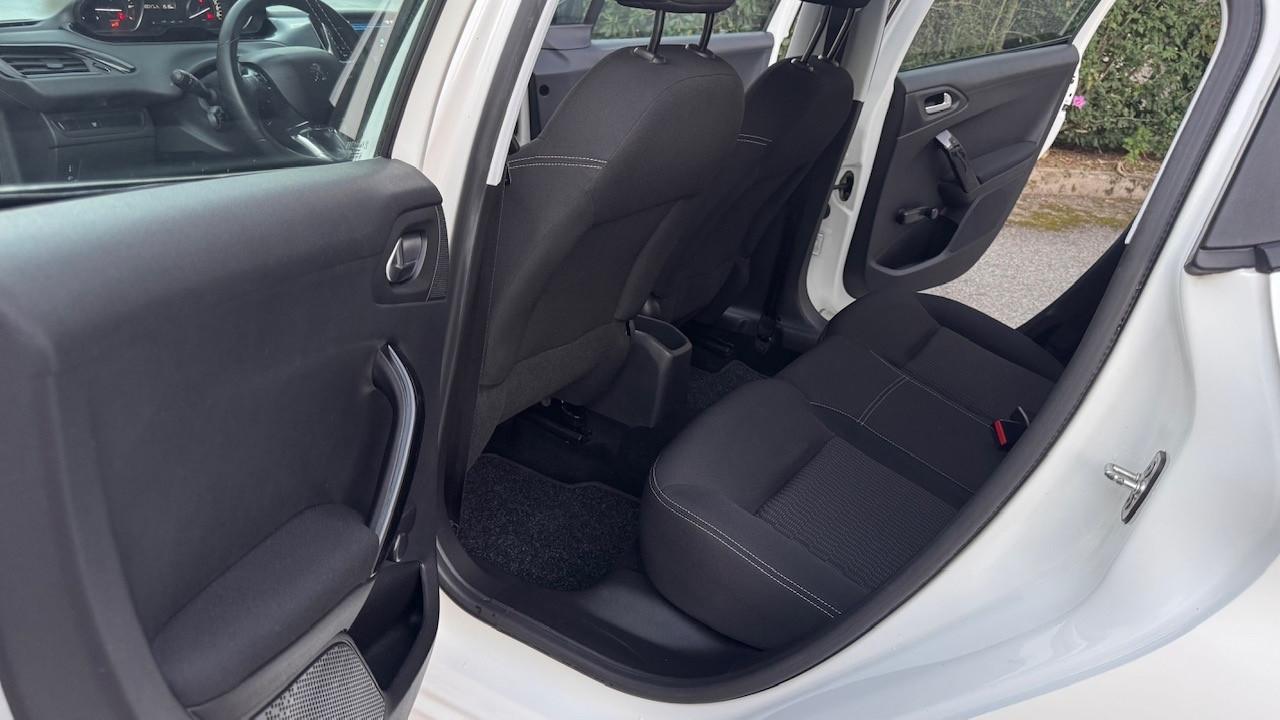 Peugeot 208 PureTech 82 5 porte Allure