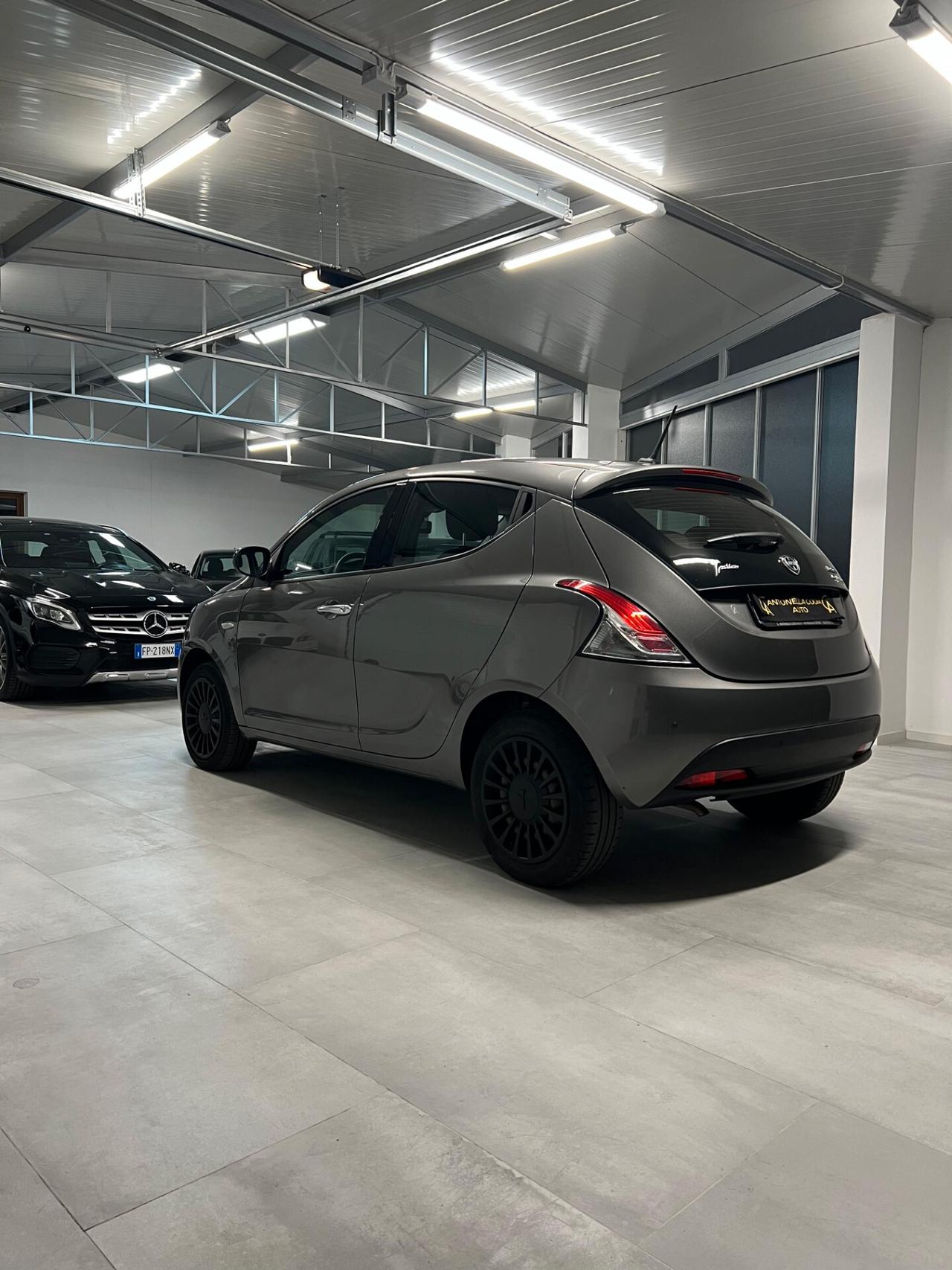 Lancia Ypsilon 1.0 FireFly 5 porte S&S Hybrid Ecochic A. Ferretti