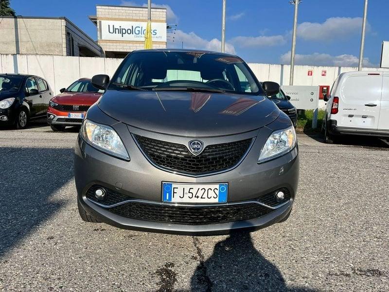 Lancia Ypsilon 0.9 TwinAir 85 CV 5 porte Metano Ecochic Silver