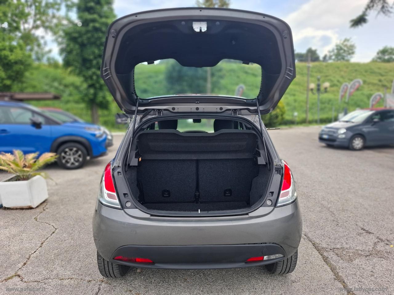 LANCIA Ypsilon 1.0 FireFly 5p.S&S Hybrid Silver