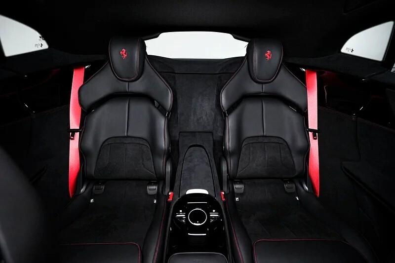 Ferrari Purosangue NOLEGGIO LUNGO TERMINE - LEASING FULL INCLUSIVE