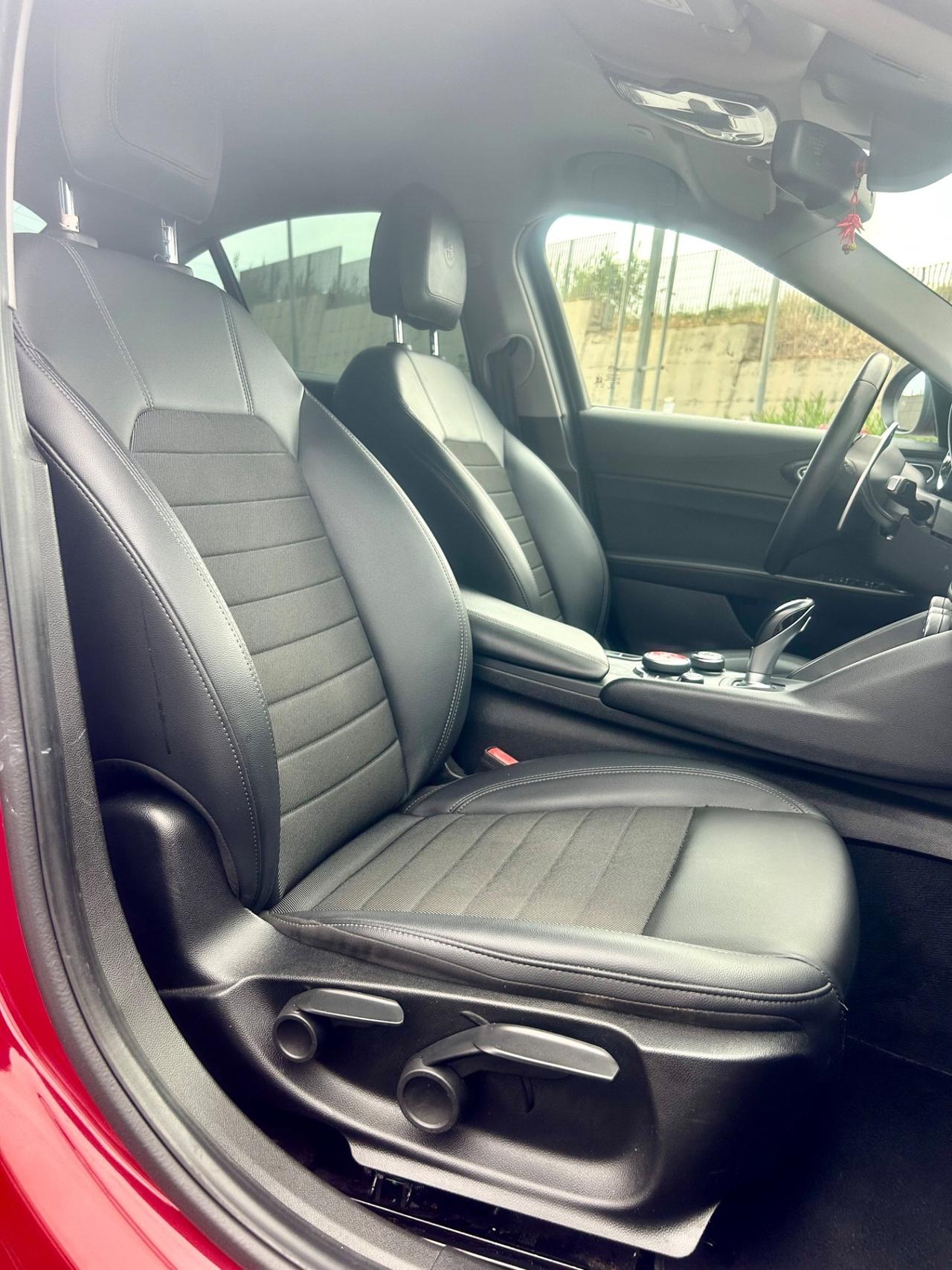 Alfa Romeo Giulia 2.2 Turbodiesel 160 CV AT8 Super q2