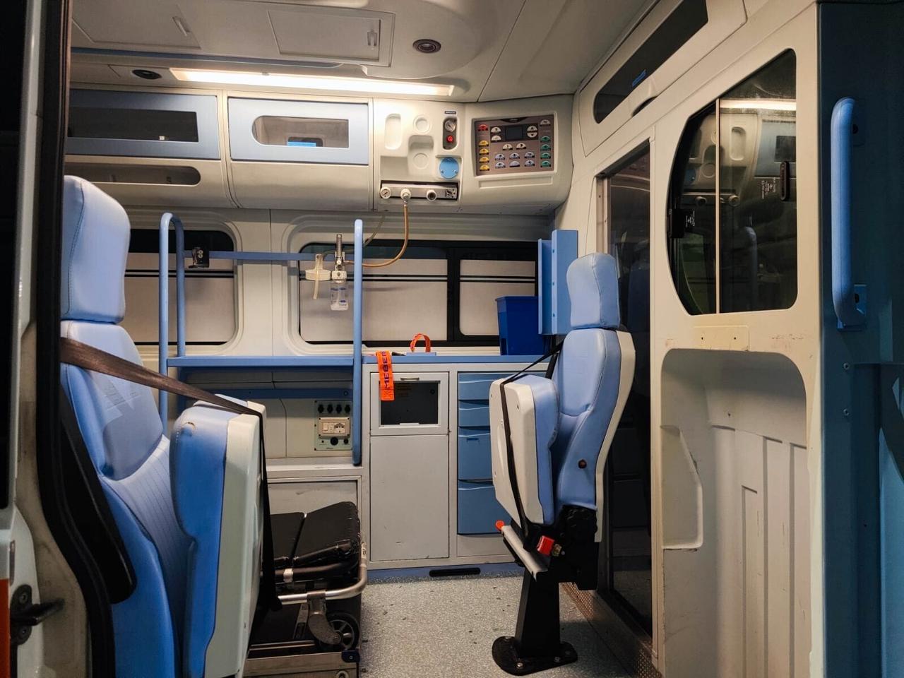 AMBULANZA USATA IN OTTIME CONDIZIONI