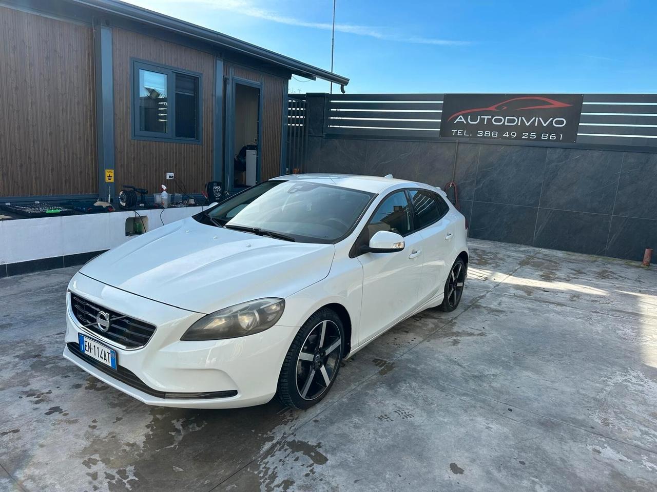 Volvo V40 D2 1.6 Summum