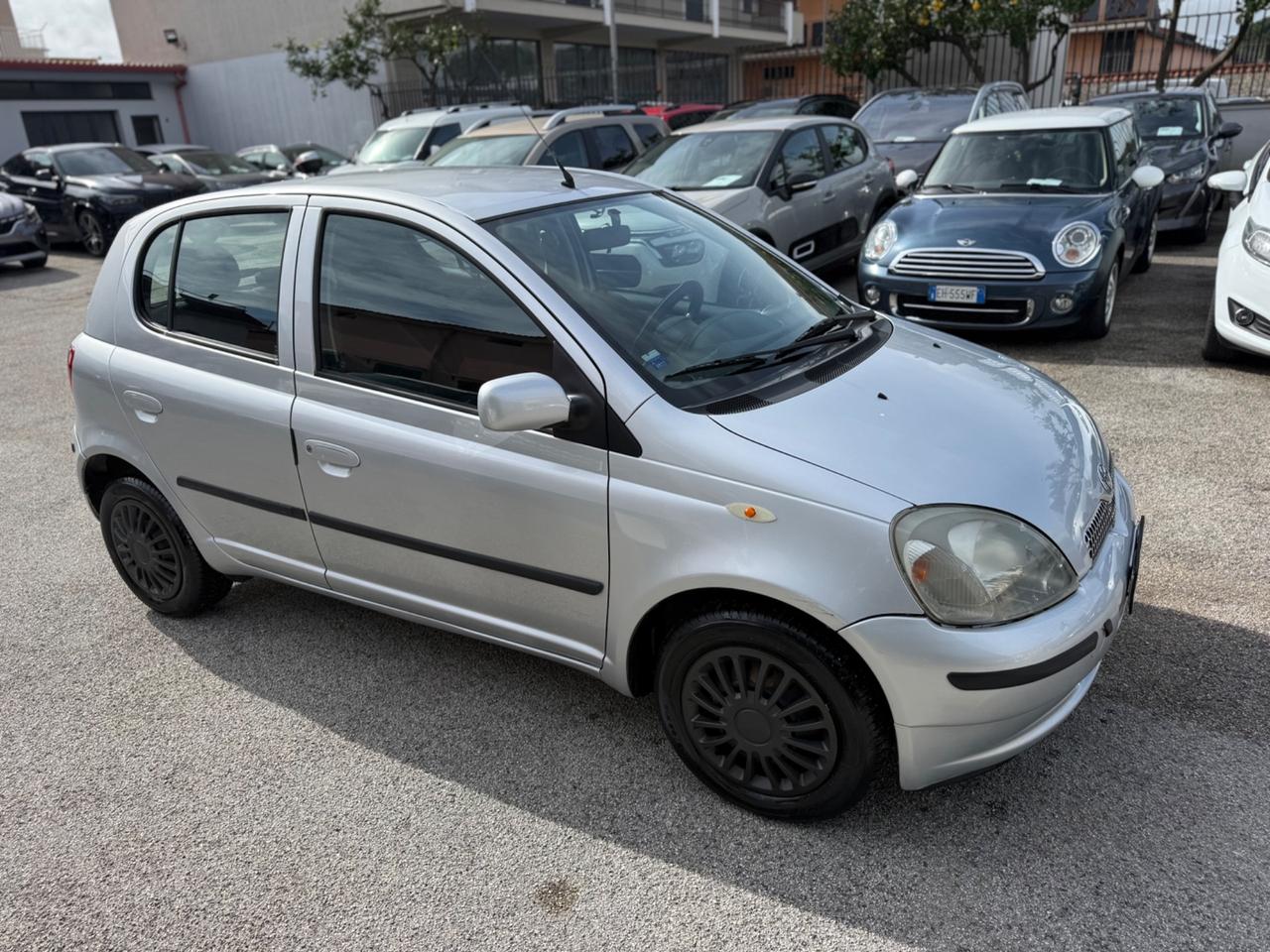 Toyota Yaris 1.0i 16V cat 5 porte Sol