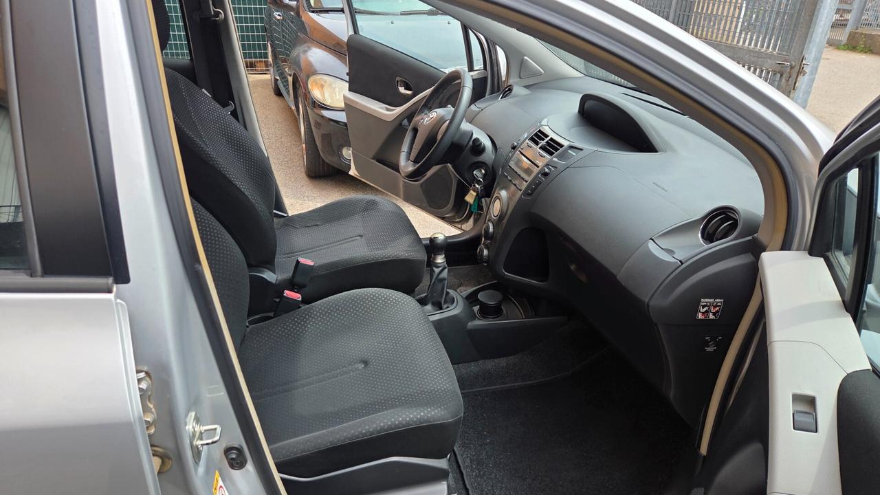 Toyota Yaris 1.0 5 porte Sol unica proprietaria km. 117.000