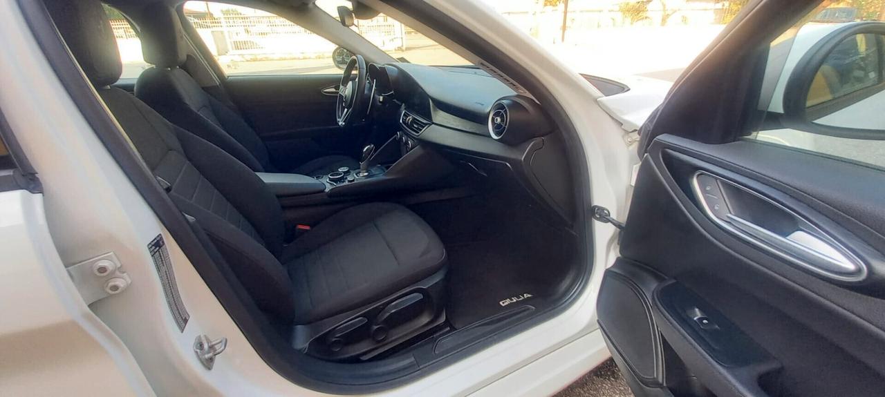 ALFA ROMEO GIULIA Turbodiesel cc. 2.143 CV. 150 Euro 6B Automatica 5 Porte 5 Posti con Cambio Paddle al Volante (F1).