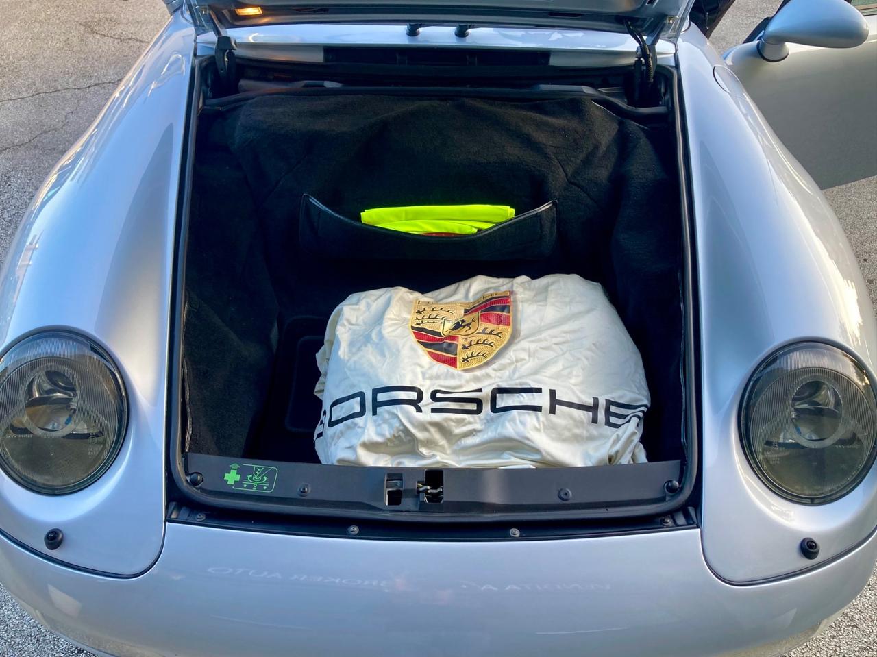 Porsche 911 Carrera 4 - 993