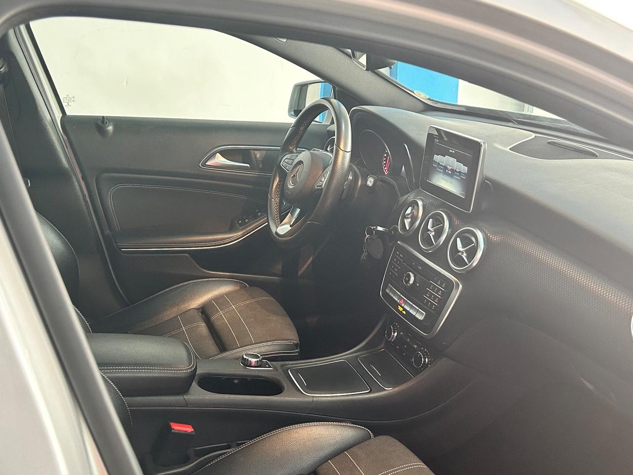 Mercedes-benz A 180 A 180 d Automatic Premium Dark Night Edition