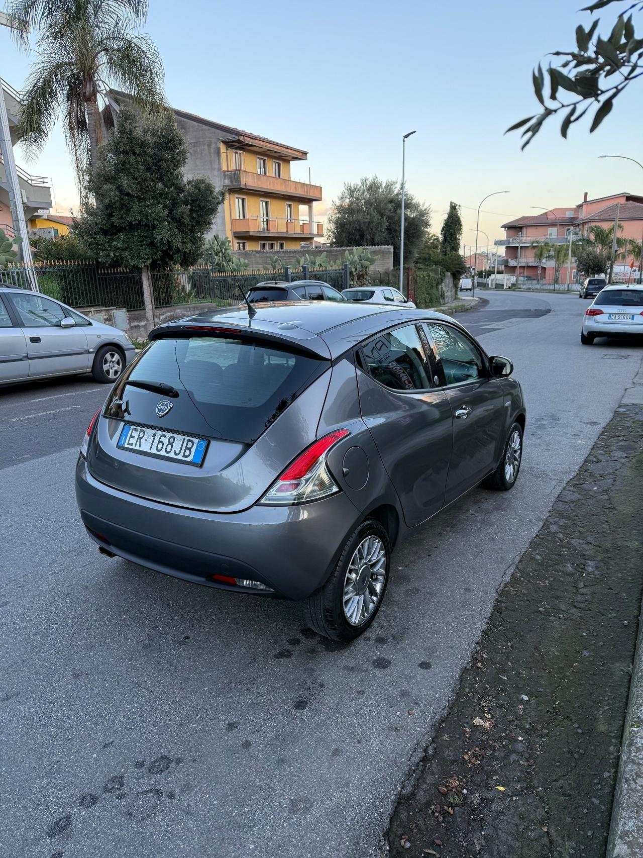 Lancia Ypsilon 1.2 69 CV 5 porte GPL Ecochic Platinum