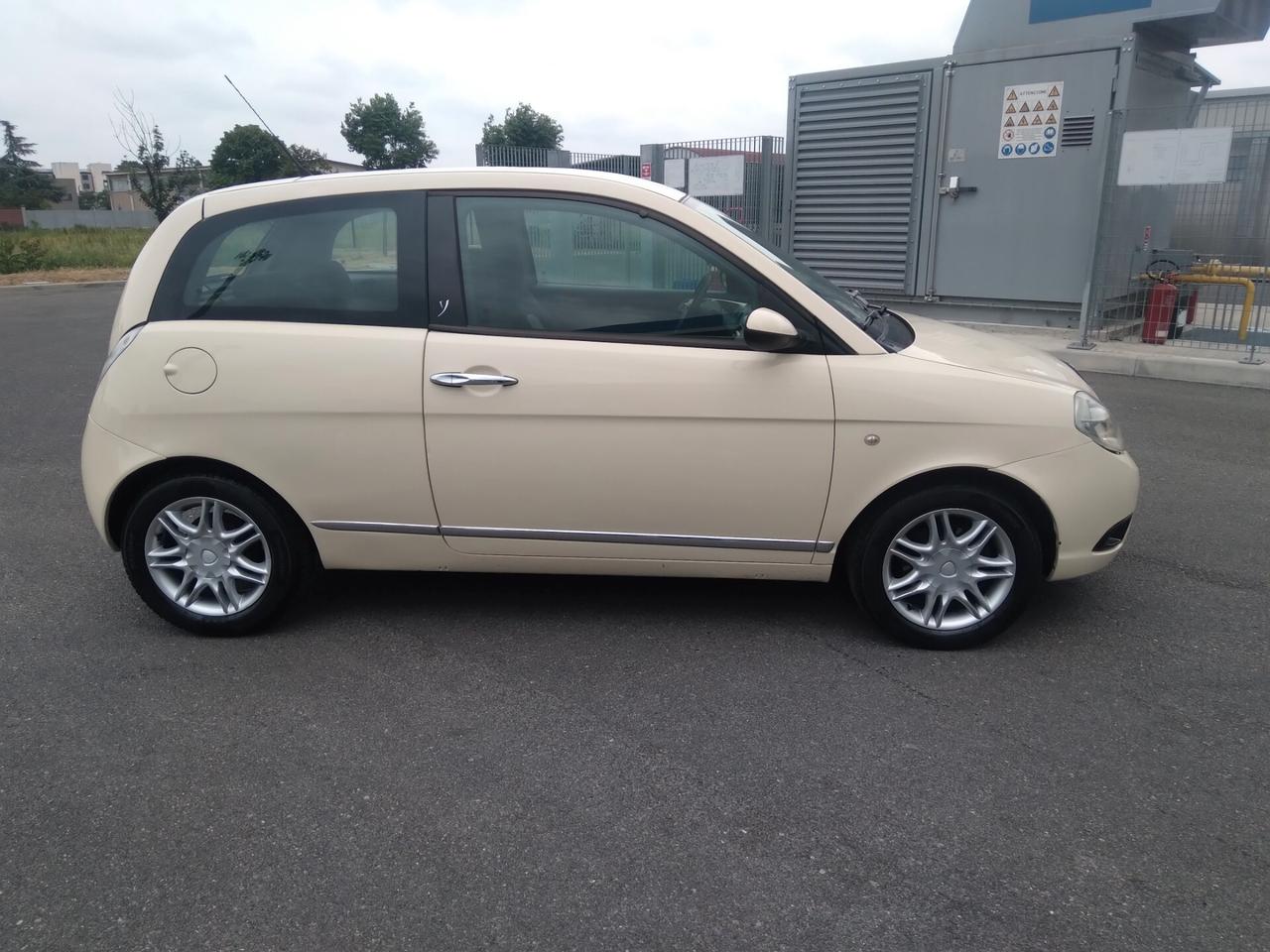 Lancia Ypsilon 1.2 60cv Oro Giallo x neopatentati