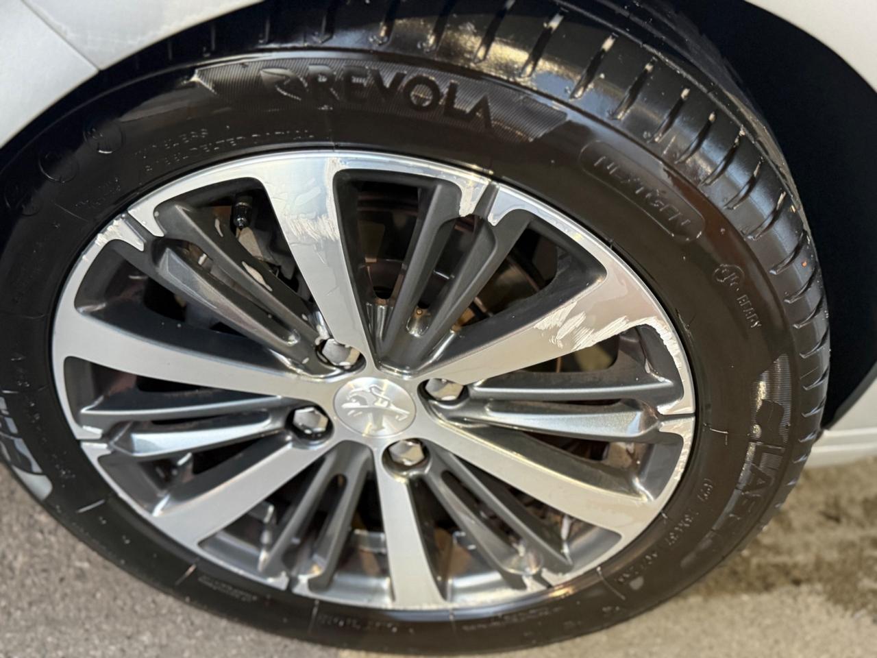 Peugeot 208 1.6hdi 75cv allure - 2018 km certificati