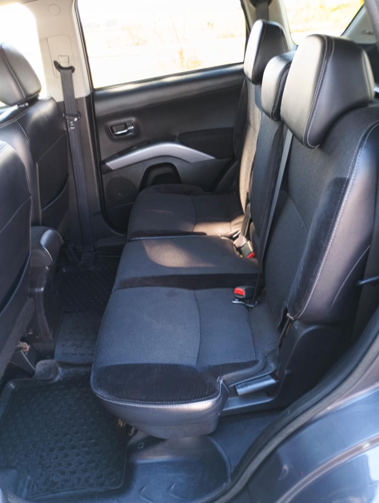 Mitsubishi Outlander 2.2 DI-D TC-SST Intense DPF 7 posti