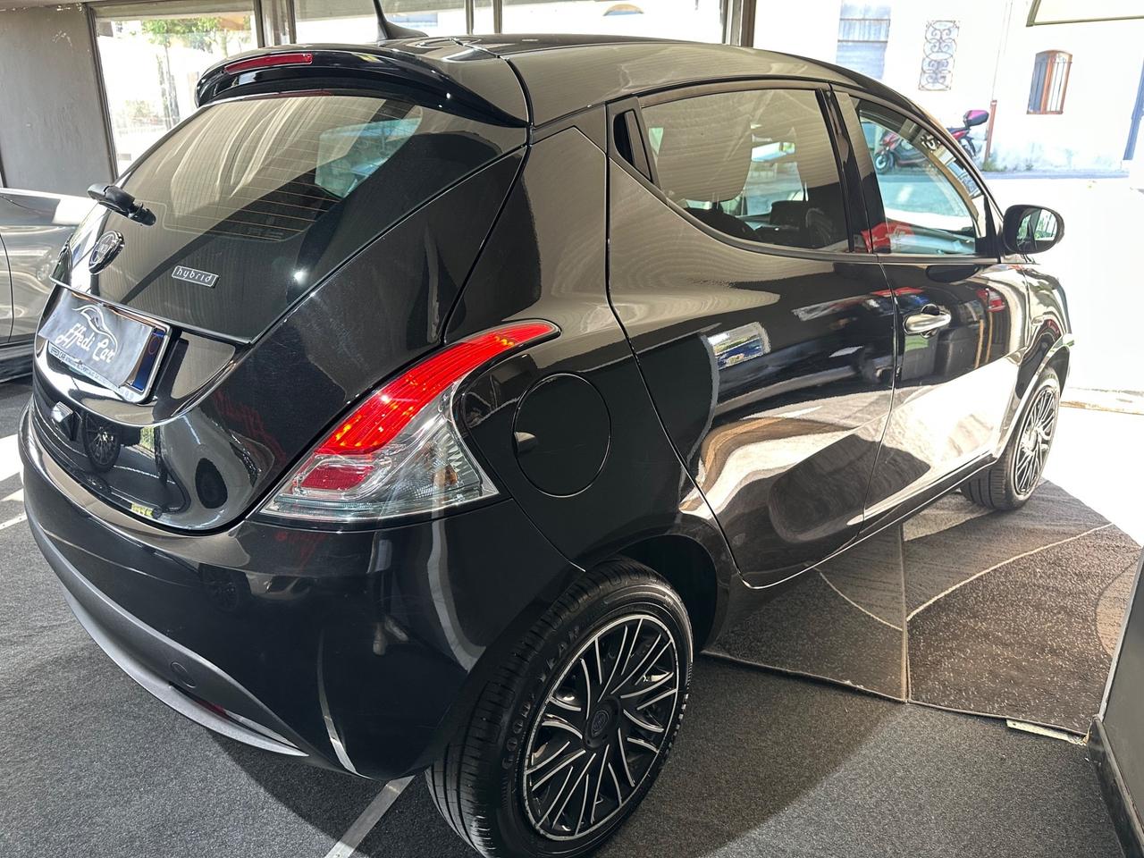 Lancia Ypsilon 1.0 FireFly 5 porte S&S Hybrid Platino