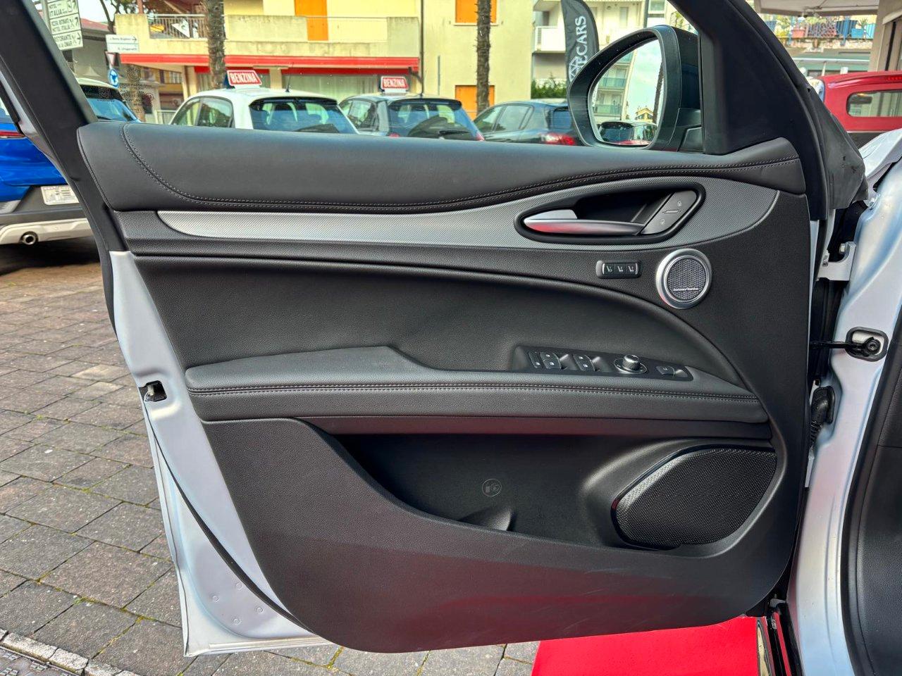 Alfa Romeo Stelvio Competizione