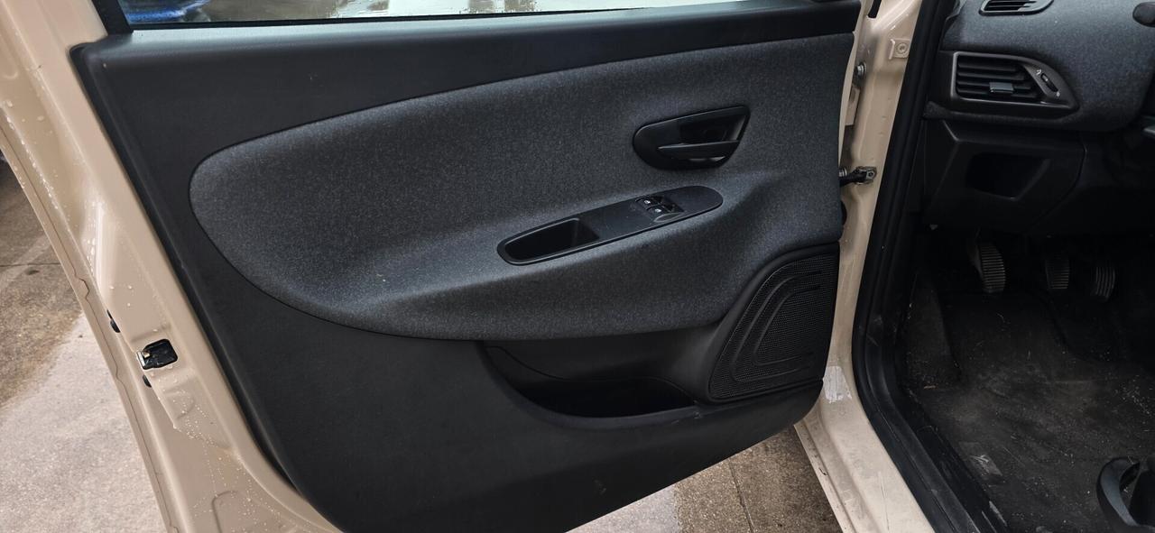 Lancia Ypsilon 1.2 69 CV 5 porte anno 2020 occasione