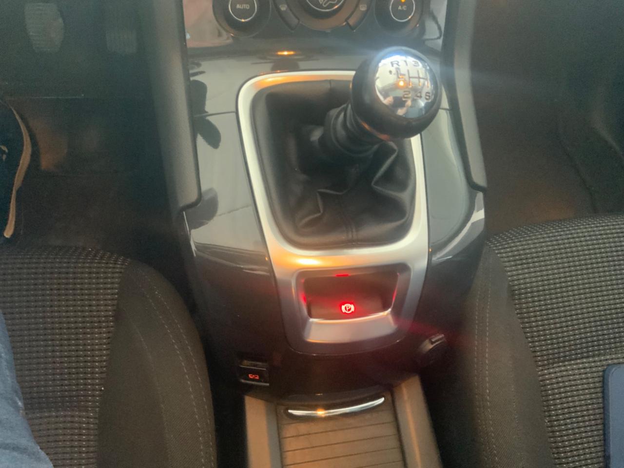 Peugeot 5008 2.0 HDi 150CV Féline