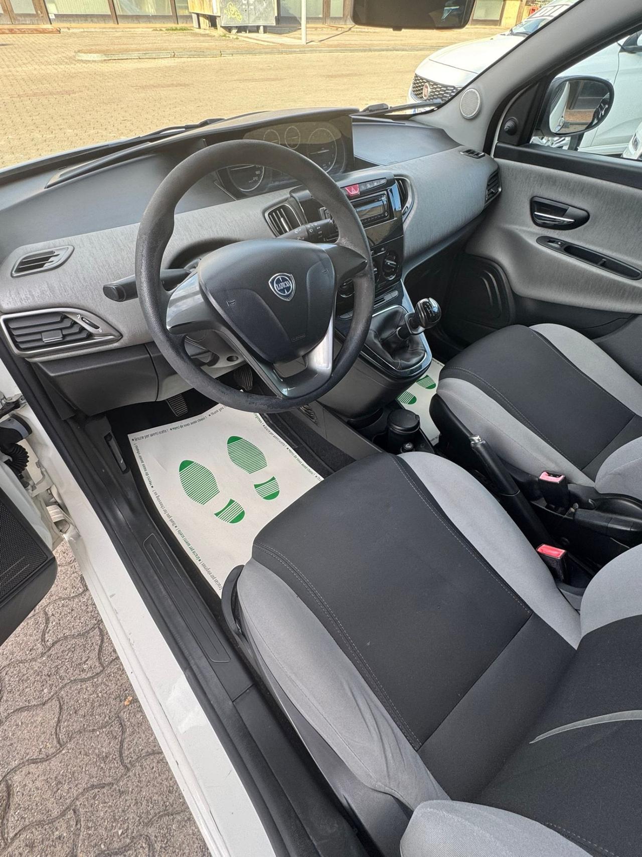 Lancia Ypsilon 1.2 69 CV 5 porte S&S Platinum