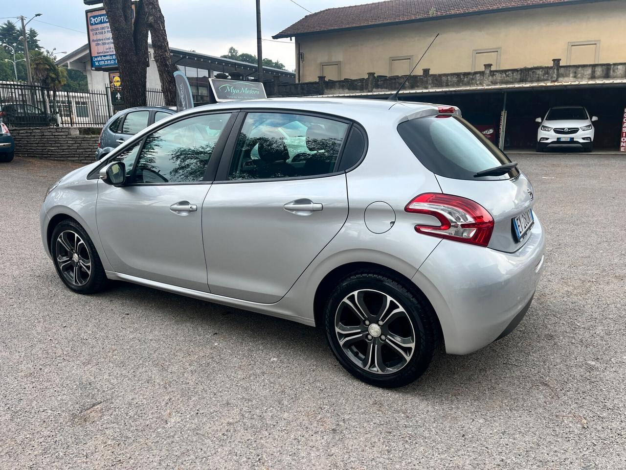 Peugeot 208 PureTech 82 5 porte Allure