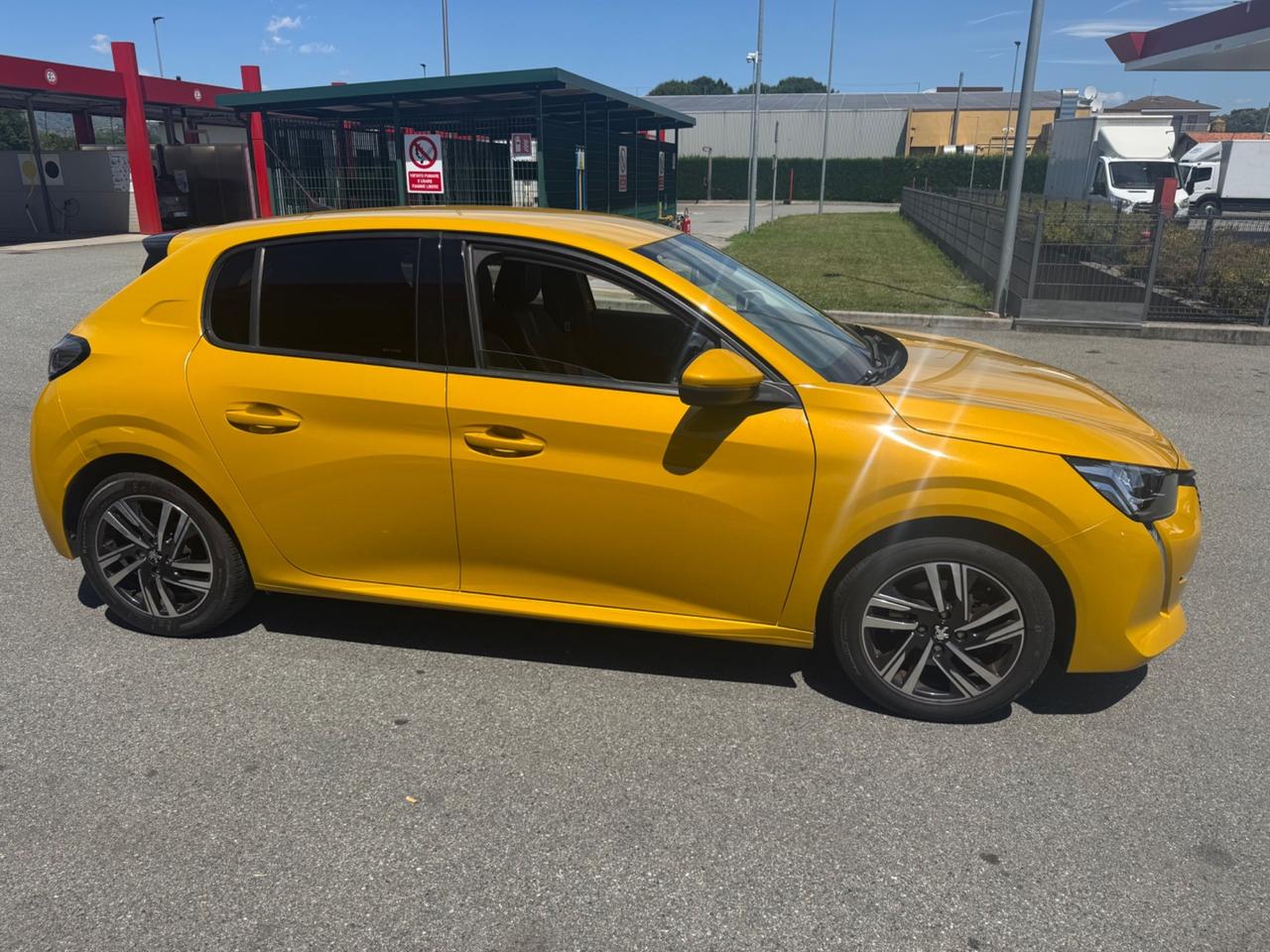 Peugeot 208 PureTech 100cavalli modello Allure